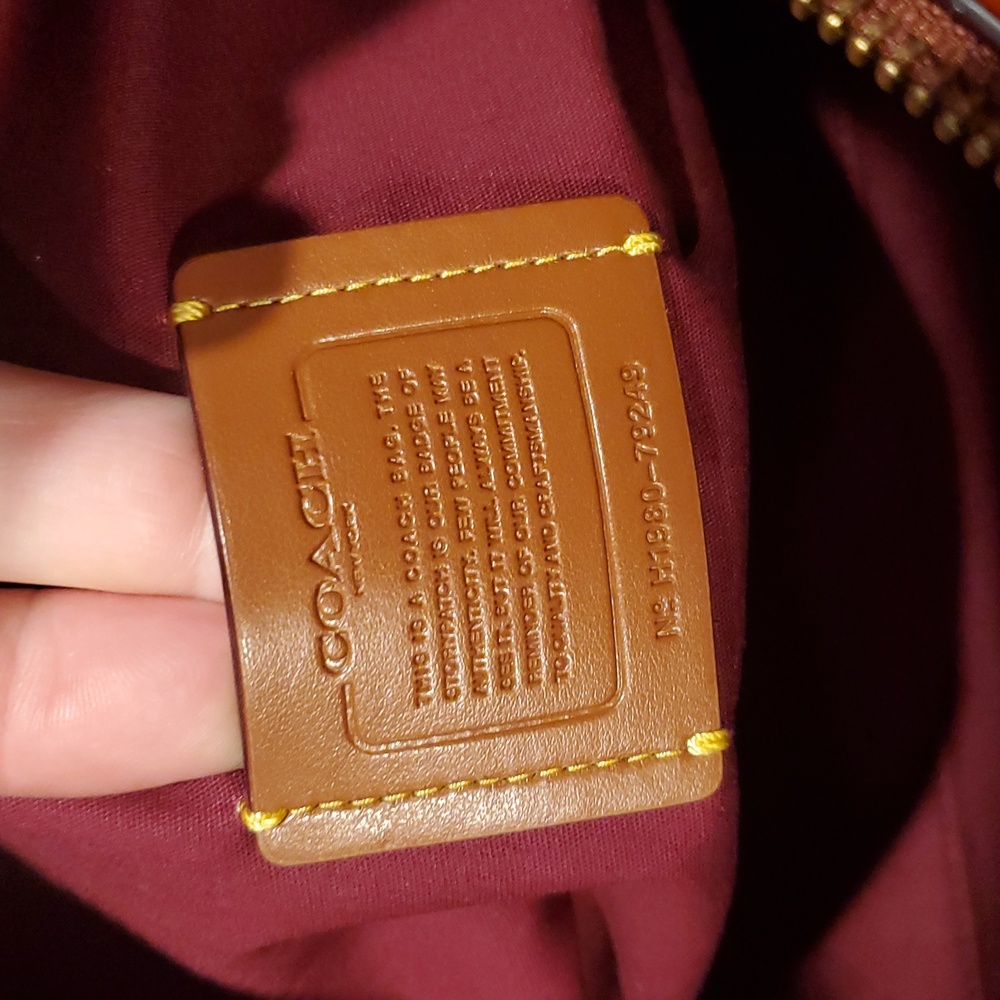 Like NEW Coach Hadley Hobo Bag In Signature Canvas - Picture 15 of 15